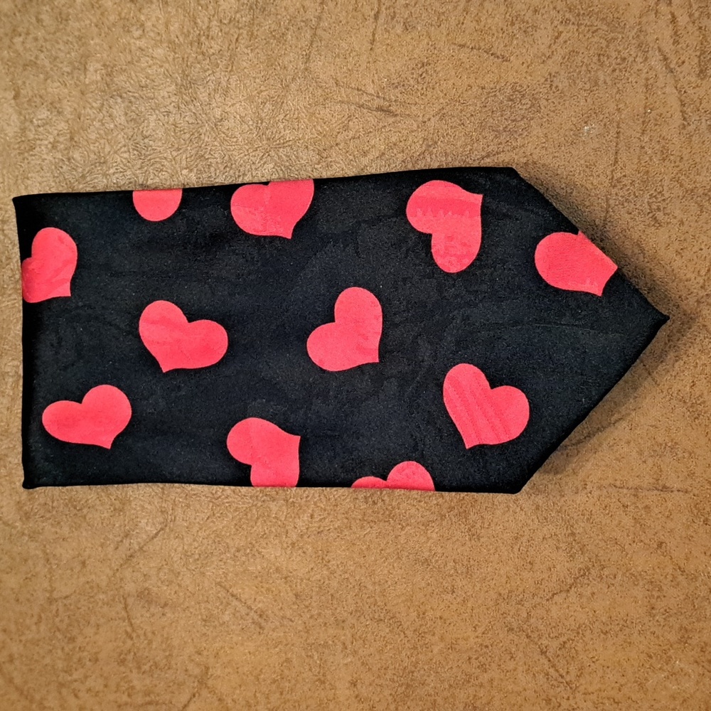 Rosetti Black With Red Hearts Men's Tie 100% Polyester 56"